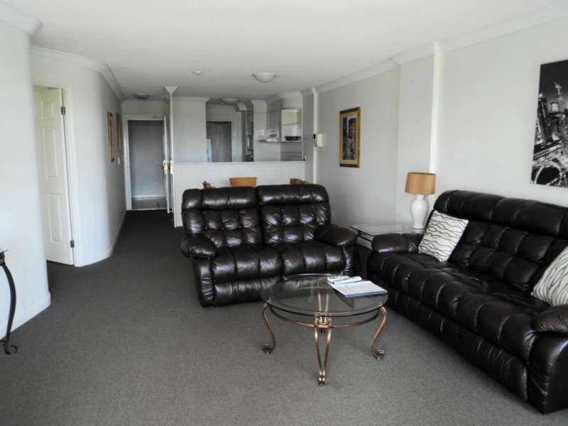 24 Queensland Avenue, Broadbeach QLD 4218