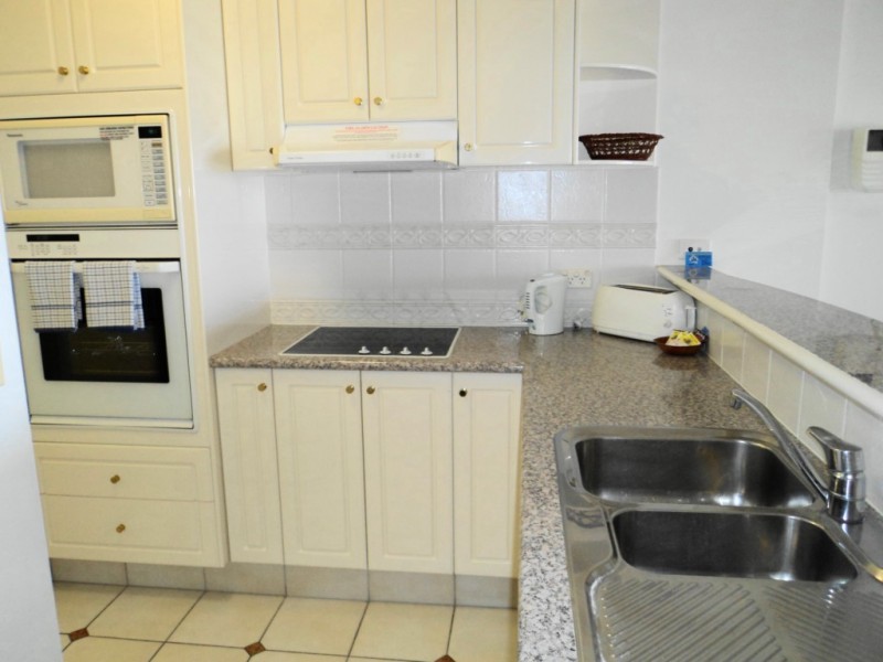 24 Queensland Avenue, Broadbeach QLD 4218