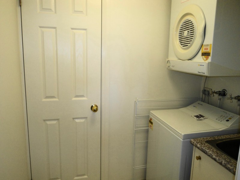 24 Queensland Avenue, Broadbeach QLD 4218