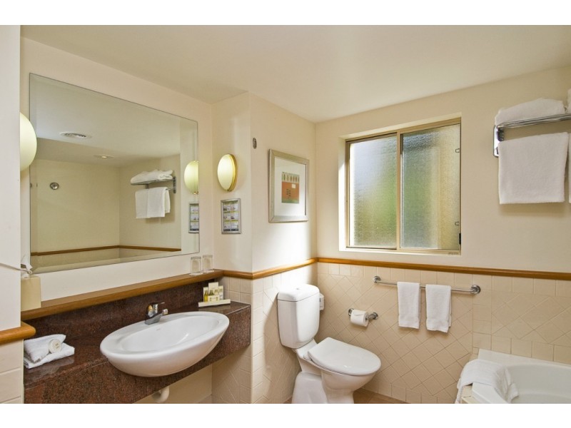 8103/64 Palm Meadows Drive, Carrara QLD 4211