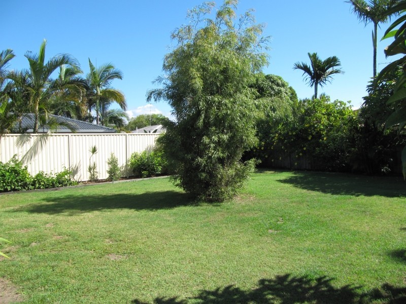 69 Vatakoula Pde, Mermaid Waters QLD 4218