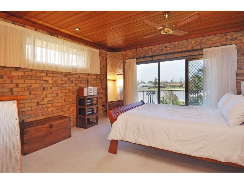 20 Cadence Ave, Mermaid Waters QLD 4218