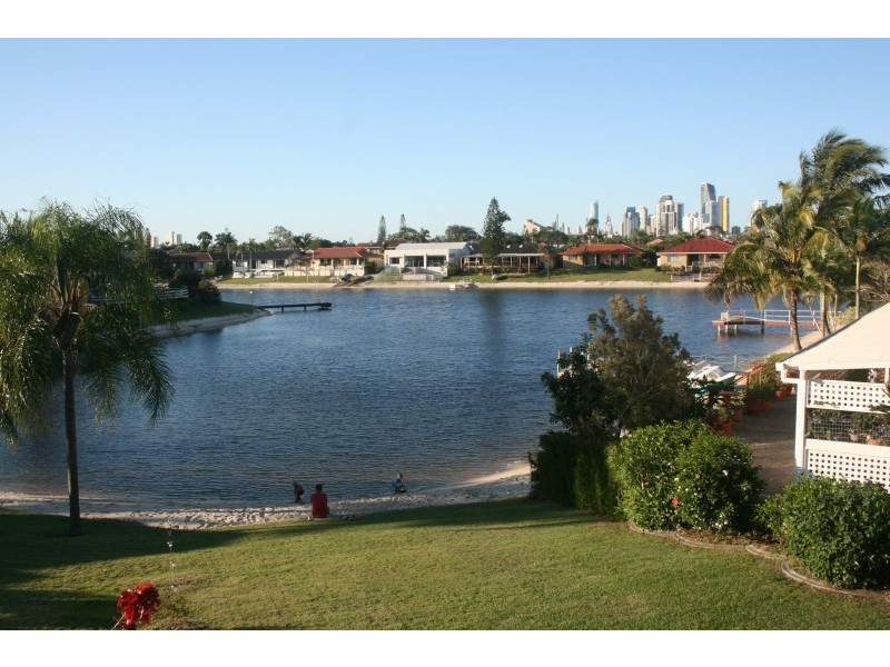 20 Cadence Ave, Mermaid Waters QLD 4218