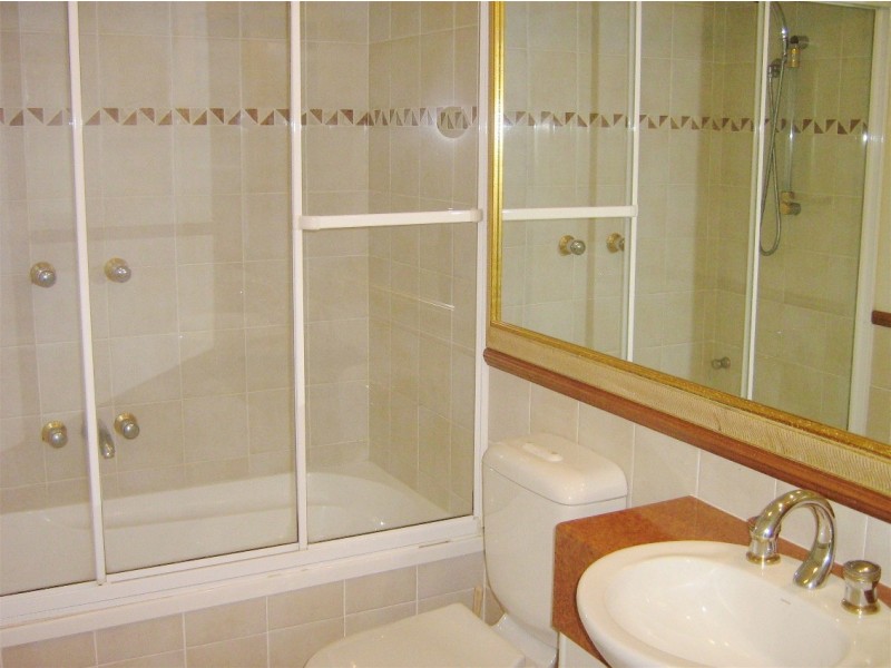 90 Surf Parade, Broadbeach QLD 4218