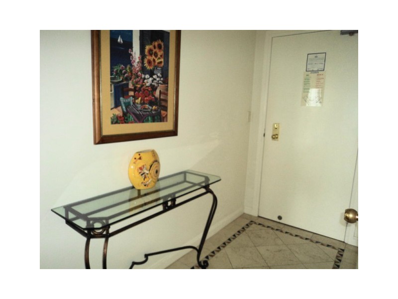 9/24 Queensland Avenue, Broadbeach QLD 4218