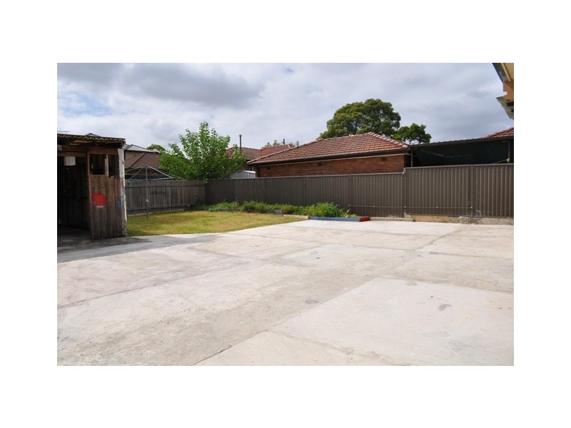 182 Bonds Road, Riverwood NSW 2210