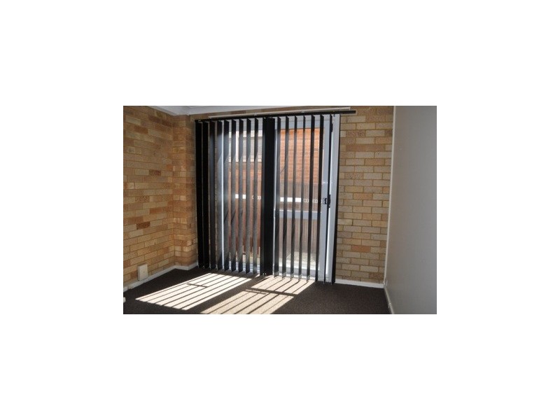 6 Henry Lawson Drive ( lower floor), Peakhurst NSW 2210