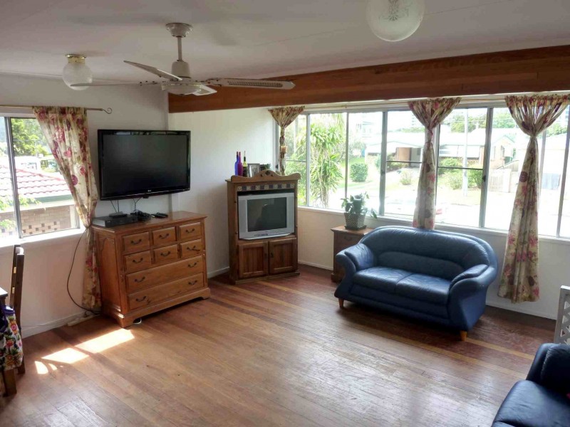 92 Coronation Ave, Golden Beach QLD 4551