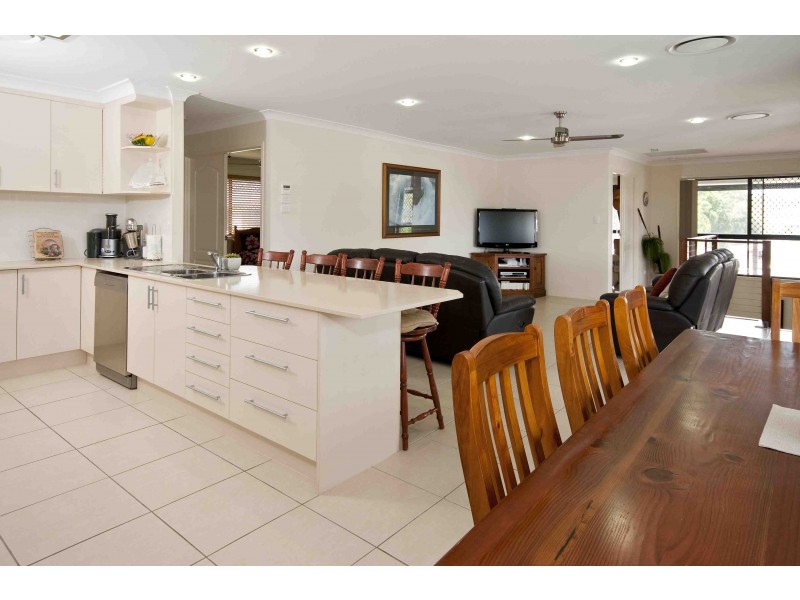 5 Pine Ridge Place, Little Mountain QLD 4551