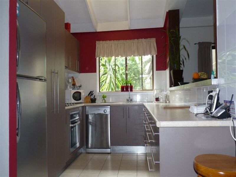 11 Yango St, Pacific Paradise QLD 4564