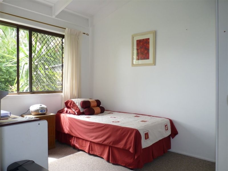 11 Yango St, Pacific Paradise QLD 4564