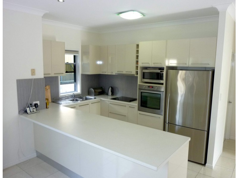 2/3 Orsova Tce, Caloundra QLD 4551