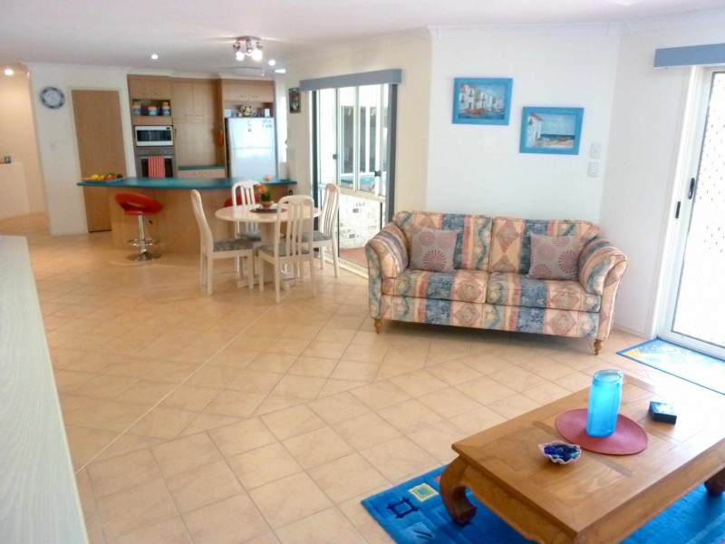 6 Amity Crt, Pelican Waters QLD 4551