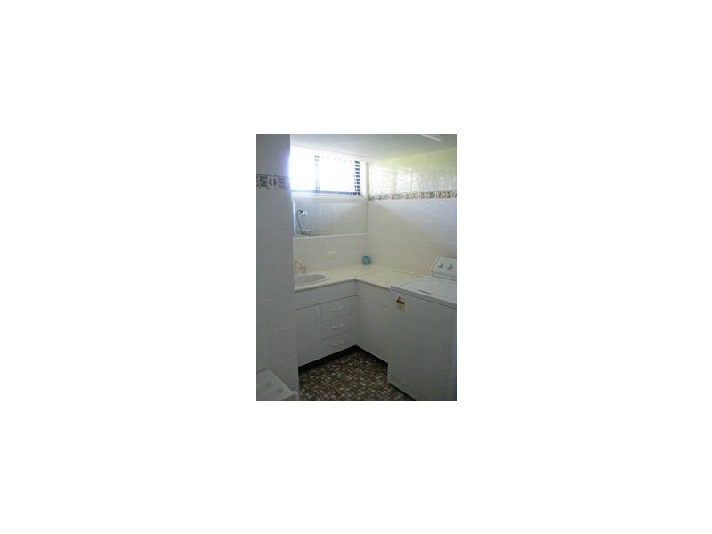 6 Parker, Labrador QLD 4215