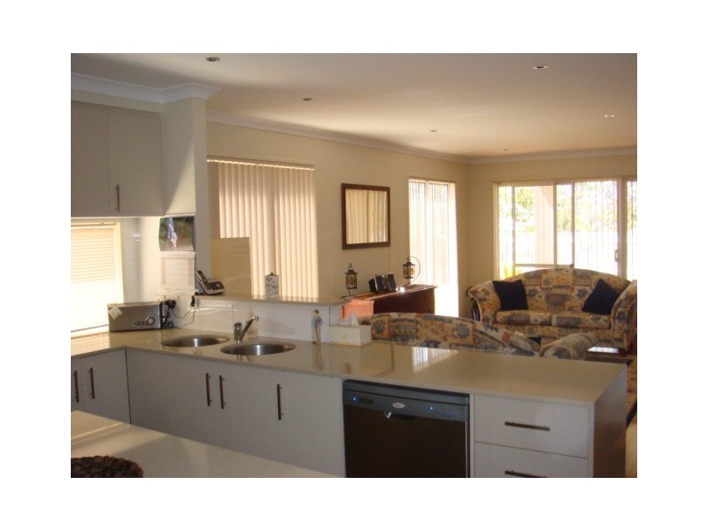 6 Sunny Close, Yanchep WA 6035