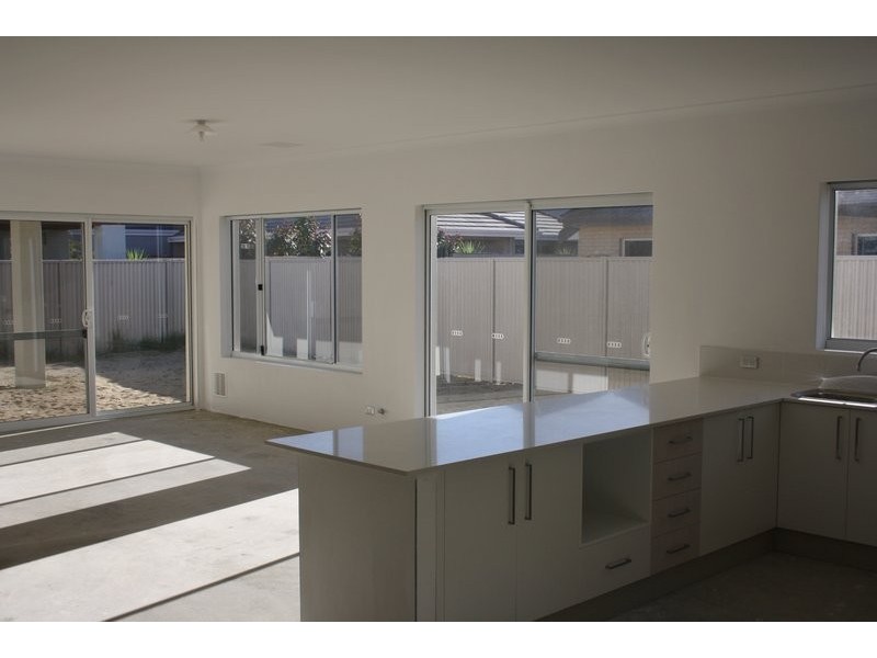 8 Rimfire Road, Baldivis WA 6171