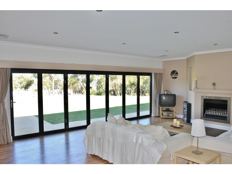 24 Carramar Road, Carramar WA 6031