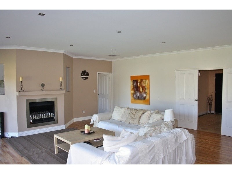 24 Carramar Road, Carramar WA 6031