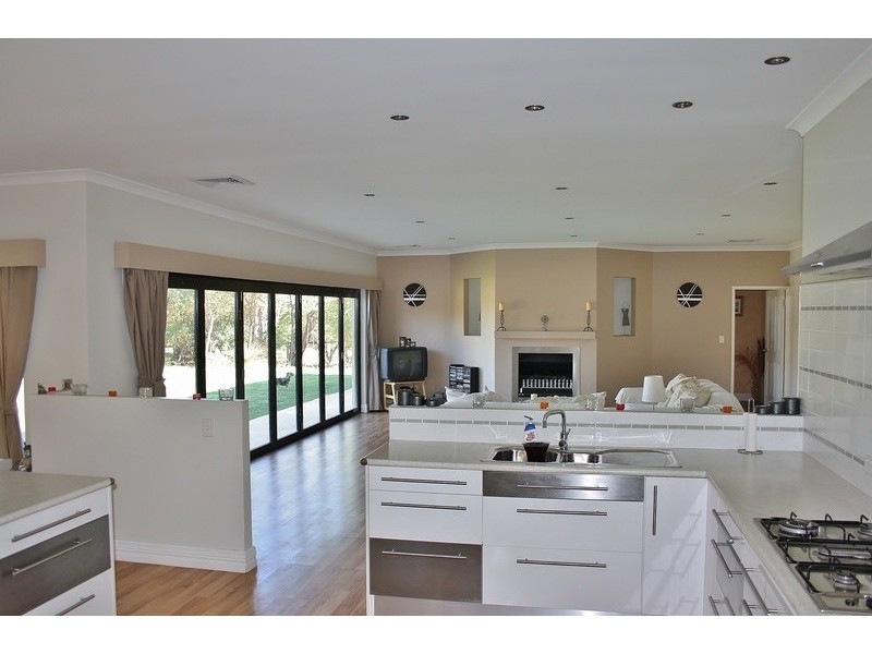 24 Carramar Road, Carramar WA 6031