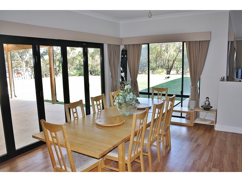 24 Carramar Road, Carramar WA 6031