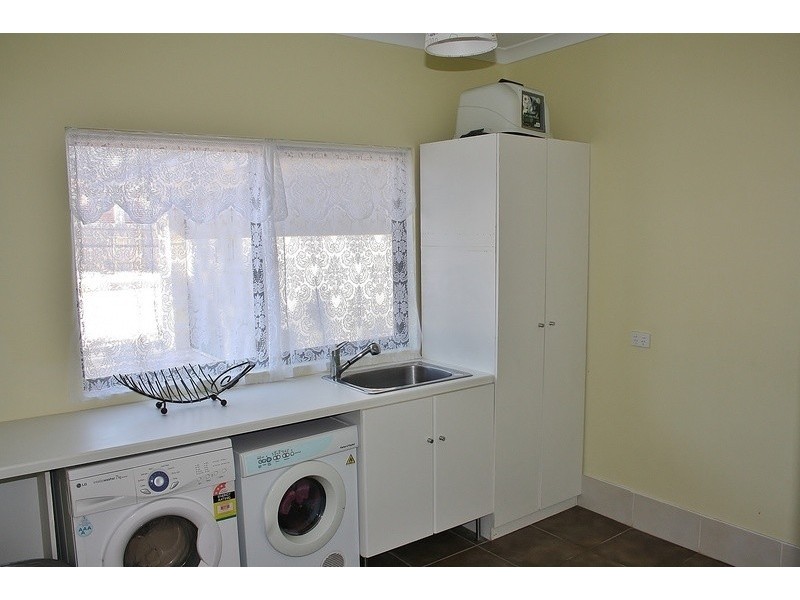 24 Carramar Road, Carramar WA 6031