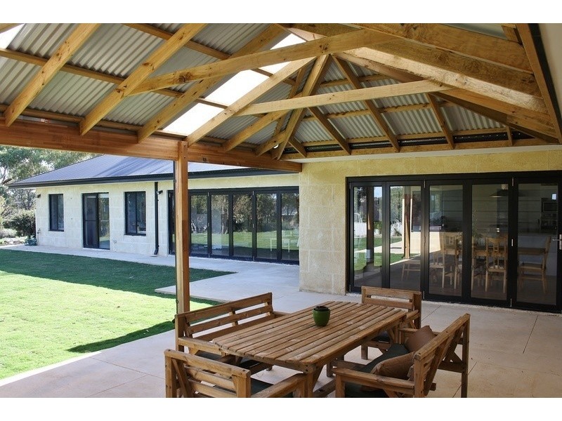 24 Carramar Road, Carramar WA 6031