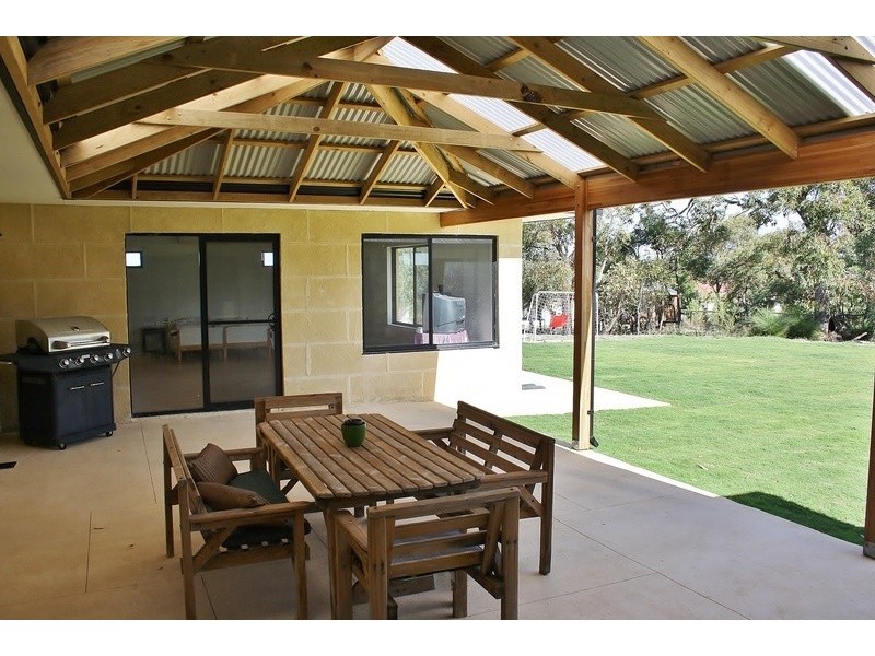 24 Carramar Road, Carramar WA 6031