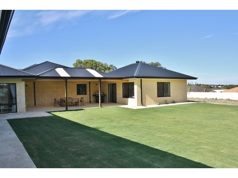 24 Carramar Road, Carramar WA 6031