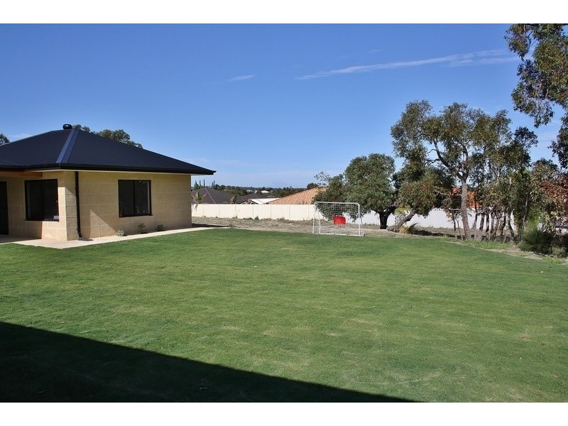 24 Carramar Road, Carramar WA 6031