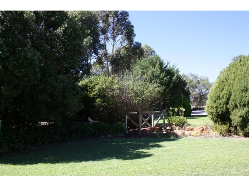 25 Carlson Place, Banjup WA 6164