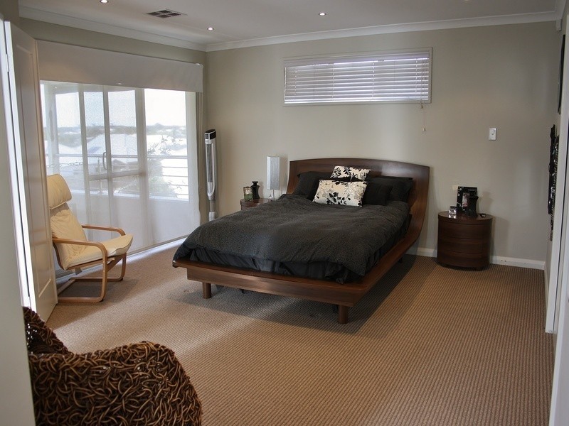 2 Sunny Close, Yanchep WA 6035