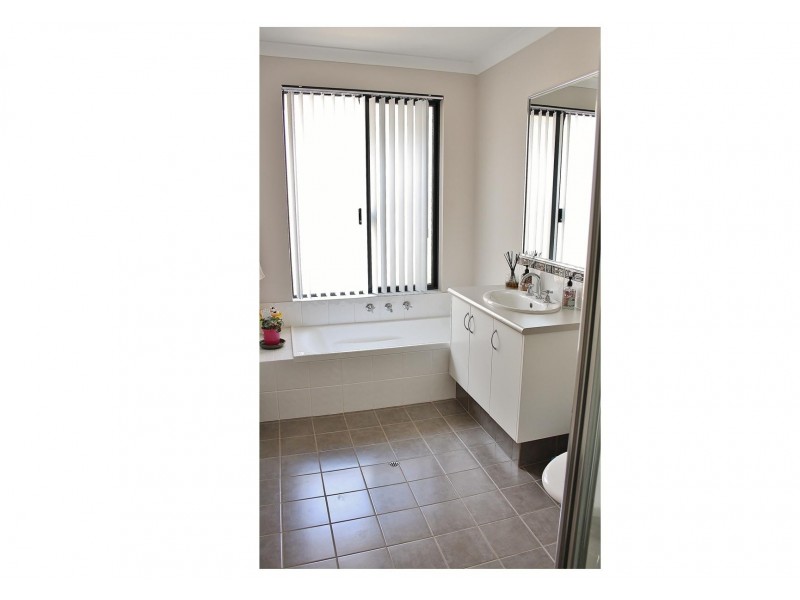 13 Panarea Crest, Yangebup WA 6164