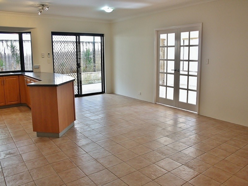 7 Treaty Oak Cove, Bibra Lake WA 6163