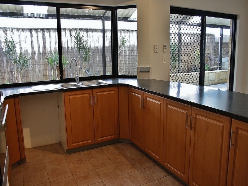 7 Treaty Oak Cove, Bibra Lake WA 6163