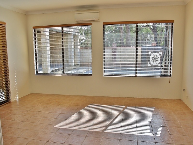 7 Treaty Oak Cove, Bibra Lake WA 6163