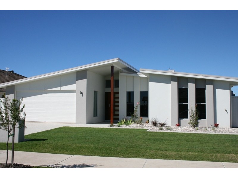 19 Whitehaven Way, Pelican Waters QLD 4551