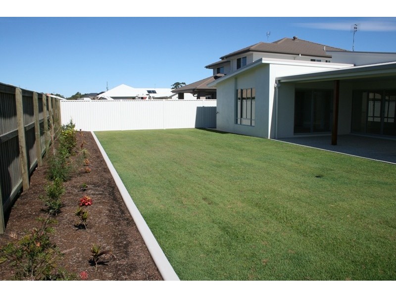 19 Whitehaven Way, Pelican Waters QLD 4551