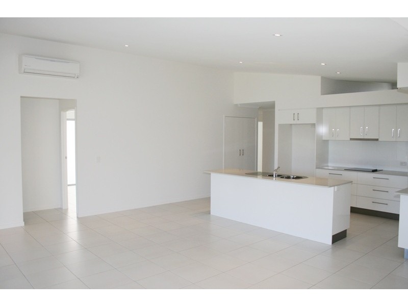 19 Whitehaven Way, Pelican Waters QLD 4551