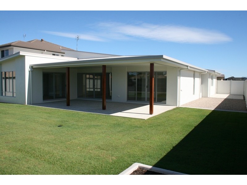 19 Whitehaven Way, Pelican Waters QLD 4551