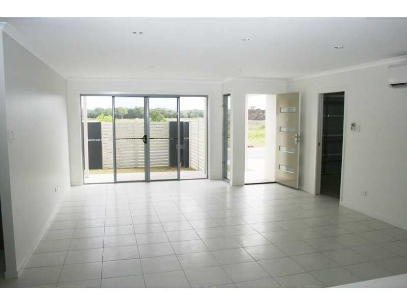 1/16 Cumberland Cresent, Meridan Plains QLD 4551