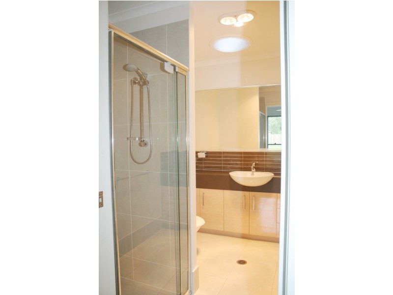 2/16 Cumberland Cresent, Meridan Plains QLD 4551