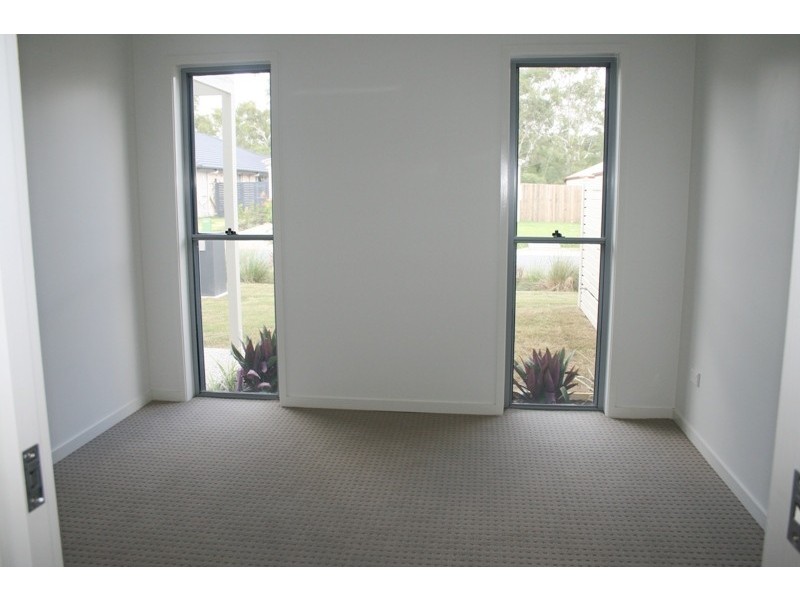 2/16 Cumberland Cresent, Meridan Plains QLD 4551