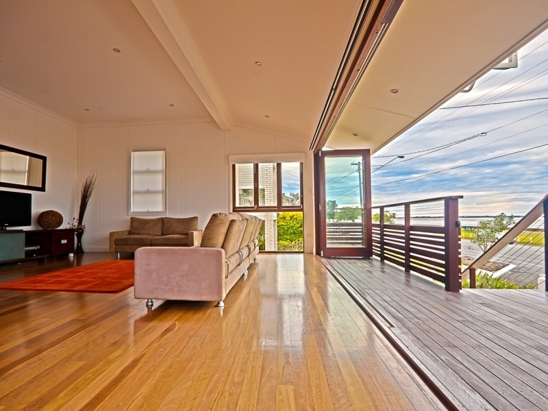 242 Flinders Parade, Sandgate QLD 4017