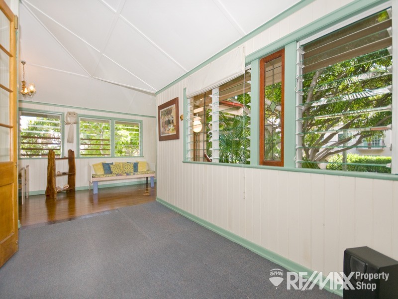 71 Prince Edward Parade, Redcliffe QLD 4020