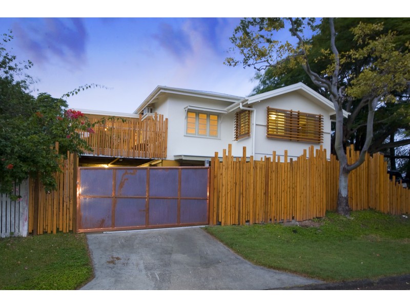 311 Brighton Road, Sandgate QLD 4017