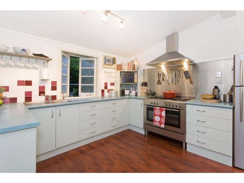 311 Brighton Road, Sandgate QLD 4017