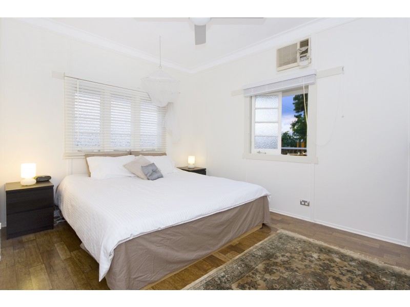 311 Brighton Road, Sandgate QLD 4017