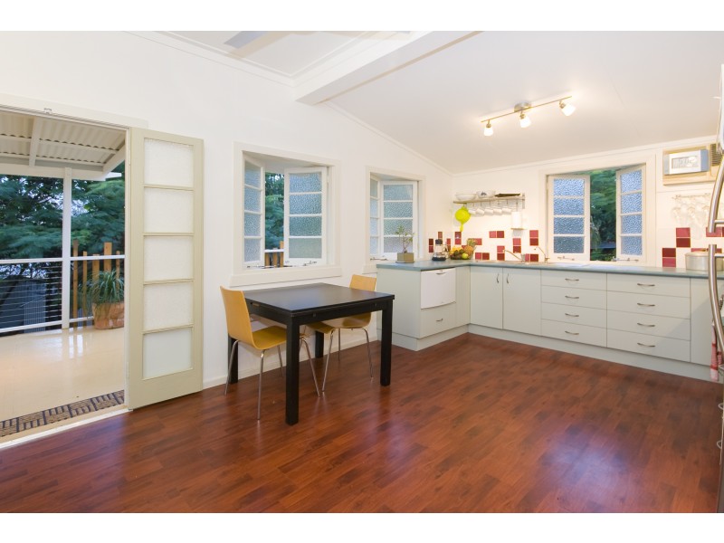 311 Brighton Road, Sandgate QLD 4017