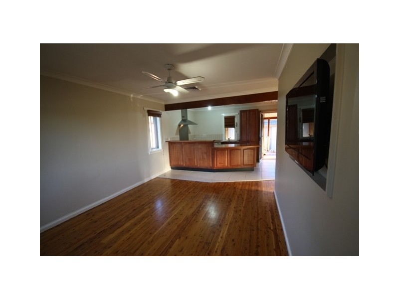 8 Cameron Street, Richmond NSW 2753