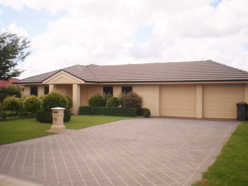 10 Ken McMullen Place, Dubbo NSW 2830